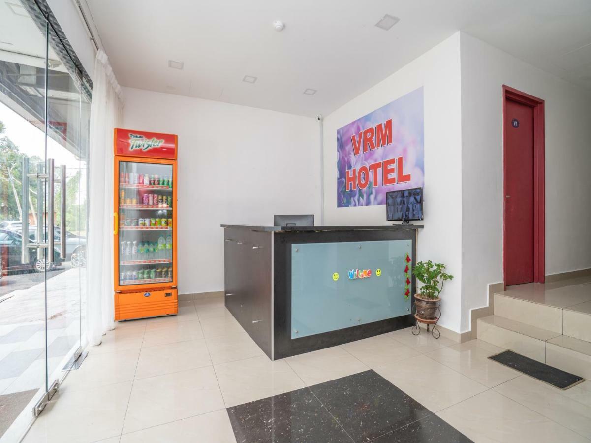 Oyo 44093 Vrm Hotel 2*