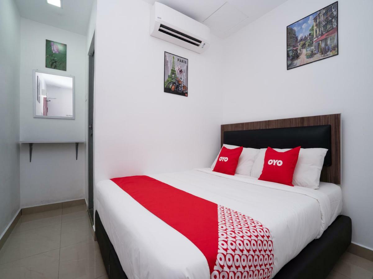 Oyo 44093 Vrm Hotel